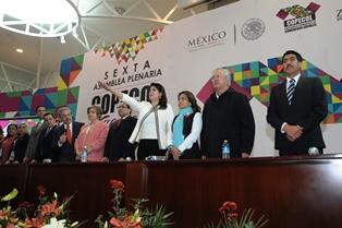 ENTREGA DÉVORA HERNÁNDEZ BECAS DE ESTÍMULO A LA EDUCACIÓN