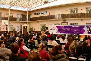 BRINDAN CONFERENCIAS INMUFRE Y MINERA PLC A MUJERES