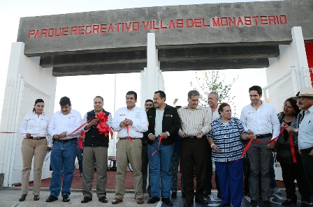 INAGURA ROBERTO LUÉVANO PARQUE EN VILLAS DEL MONASTERIO