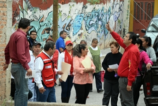 RECORRE ROBERTO LUÉVANO CALLES DE COLONIA CENTRO CON AYUDA MÁS GRANDE