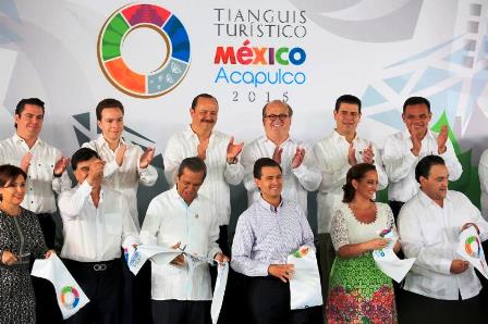 ACUDE DÉVORA HERNÁNDEZ A LA ENTREGA DEL PROGRAMA SUMANDO A LOS ABUELOS