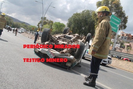DRAMÁTICA VOLCADURA DE CAMIONETA EN GUADALUPE