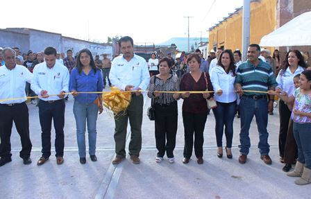 INAUGURA MILGUEL TORRES PAVIMENTACIÓN EN COMUNIDAD 