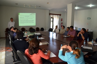 CAPACITAN A SERVIDORES PÚBLICOS  EN MATERIA DE LICITACIONES