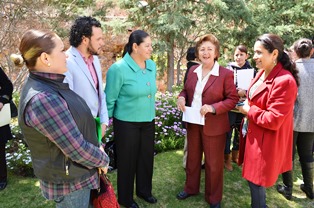 ENTREGAN CRÉDITOS A MUJERES
