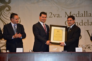 ENTREGAN LA DECIMO SEGUNDA MEDALLA AL MÉRITO MUSICAL “CANDELARIO HUIZAR”