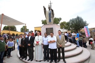 DEVELAN ESCULTURA DEL PAPA JUAN PABLO II EN BRACHO