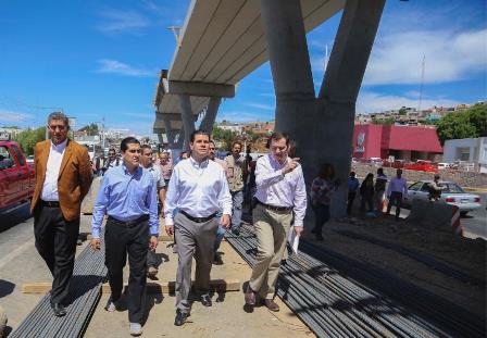 SUPERVISA GOBERNADOR OBRAS DE DISTRIBUIDOR VIAL Y EMPRESAS EN EL PARQUE INDUSTRIAL SUMAR I