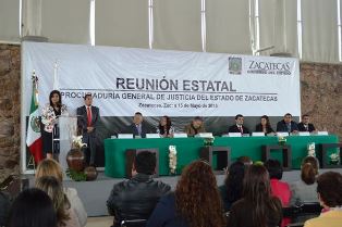 RECONOCE GOBERNADOR TRAYECTORIA DE MAESTROS EN SU DÍA