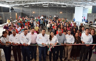 INAUGURA ROBERTO LUÉVANO SALÓN DE USOS MÚLTIPLES EN CIENEGUITAS
