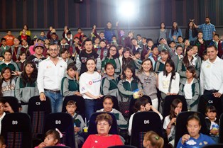 ACUDEN 400 NIÑOS GUADALUPENSES AL CINE