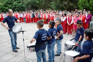 SE PRESENTA LA BANDA RÍTMICA INFANTIL‏