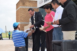 ENTREGAN CEMENTO Y MORTERO A 128 CALERENSES