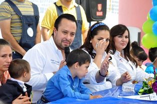 AGRADECE PRESIDENTA DEL DIF DE JEREZ POR LAS DONACIONES HECHAS AL CRIJJ