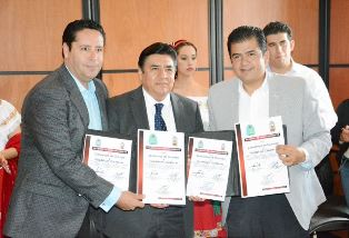 FIRMAN CARTA DE HERMANAMIENTO GUADALUPE Y ZUMPANGO