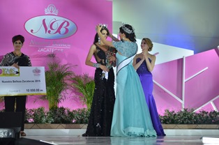 CORONAN A ELIANA VILLEGAS  COMO NUESTRA BELLEZA ZACATECAS 2015