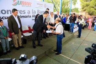 ENTREGA MAR 25 MDP EN PAQUETES DE MATERIAL A ESCUELAS DEL ESTADO