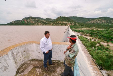 SUPERVISA ALCALDE NIVELES DE DESFOGUE EN PRESAS