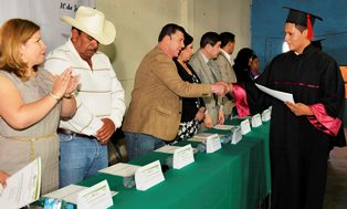 Asiste GDH a graduación del Cecytez en San José de Lourdes