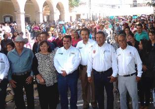 ENTREGAN 436 BECAS ESCOLARES DEL 3X1 PARA MIGRANTES EN VILLANUEVA