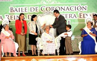 CELEBRAN ABUELITOS CON GRÁN FIESTA EL DÍA DEL ADULTO MAYOR