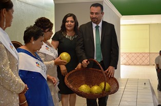 CORONAN A MARÍA ELENA  COMO REINA DE LA TERCERA EDAD 2015