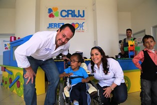 DIF DE JEREZ REALIZA DONACIÓN DE LENTES A NIÑOS DEL CRIJJ