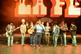 Baile masivo con La Fe Norteña de Toño Aranda en la Fenapla
