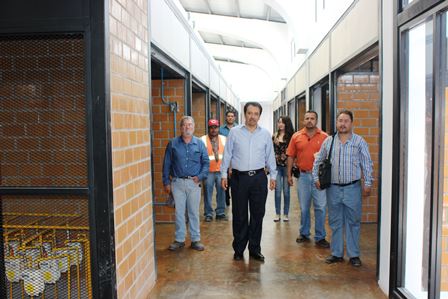 SUPERVISA MIGUEL TORRES AVANCE DEL MERCADO MUNICIPAL