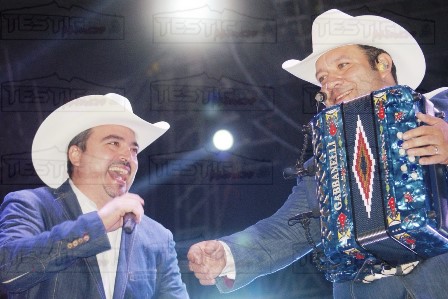 GRAN OVACIÓN PARA PESADO EN LA FENAPLA