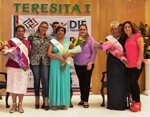 CORONAN A TERESITA I REINA DE LOS ABUELOS