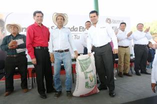 CORONAN A MARÍA ELENA  COMO REINA DE LA TERCERA EDAD 2015