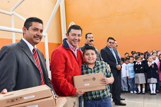 OFERTAN 513 VACANTES EN FERIA DEL EMPLEO CALERA 2015