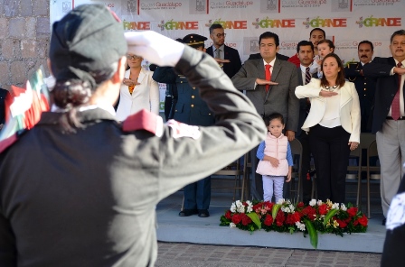 JOSÉ ANTONIO VÉLEZ DE ZÚÑIGA ES HONRADO EN EL MURO DE HONOR