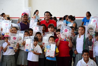 ARRANCA ENTREGA DE ÚTILES ESCOLARES PARA ESTUDIANTES GUADALUPENSES