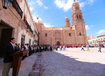 INAUGURA MAR RESTAURACIÓN DE PLAZA DE ARMAS Y REMODELACIÓN DE LA ALAMEDA