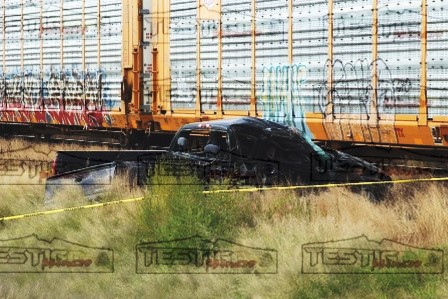 TRES MUERTOS AL IMPACTAR SU CAMIONETA CONTRA EL TREN