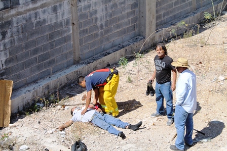 CAYÓ A UNA FOSA:ESTÁ GRAVE