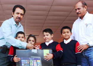 Entregan 20 computadoras en la Gual Vidal