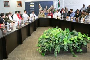 SUPERVISA GOBERNADOR OBRAS Y ENTREGA RECURSOS EN FERIA DEL EMPLEO EN RÍO GRANDE