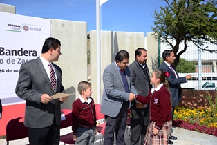 REALIZAN HONORES A LA BANDERA EN EL INSTITUTO EDUCATIVO ZACATECAS