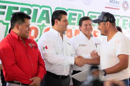 SUPERVISA GOBERNADOR OBRAS Y ENTREGA RECURSOS EN FERIA DEL EMPLEO EN RÍO GRANDE