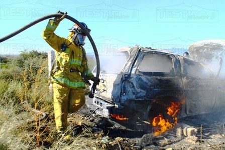 OCHO HERIDOS EN VOLCADURA E INCENDIO DE UNA UNIDAD