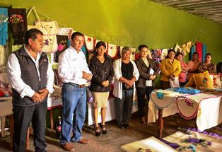ACUDE ALCALDE A CLAUSURA DE CURSO BORDADO EN LISTÓN EN MILPILLAS DE LA SIERRA