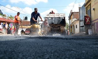 REPORTAN AVANCES LOS PROGRAMAS DE BACHEO Y RENCARPETAMIENTO EN GUADALUPE