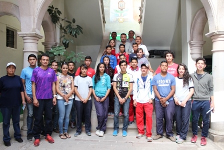 ENTREGAN BECAS ECONÓMICAS  A DEPORTISTAS DESTACADOS