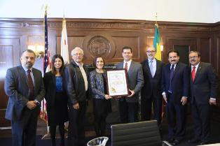 RECONOCE ALCALDÍA DE LOS ÁNGELES A MAR POR SU APOYO A MIGRANTES