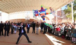 ENTREGA MAR EQUIPOS DE CÓMPUTO A PRIMARIA ADOLFO LÓPEZ MATEOS EN GUADALUPE