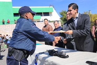 INAUGURA ROBERTO LUÉVANO DOMO DE SECUNDARIA “PEDRO VÉLEZ”