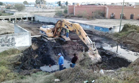 ROMPEN TUBERÍA DE AGUA EN TRABAJOS DE LA NUEVA PRESIDENCIA